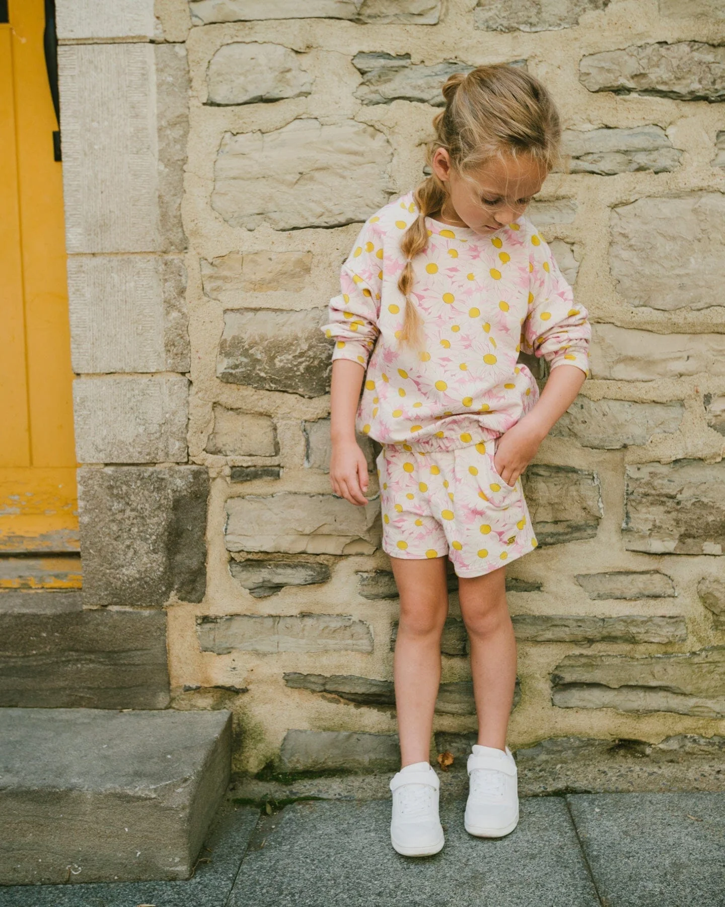 French Terry Shorts Pink Printed Daisies - Image 2