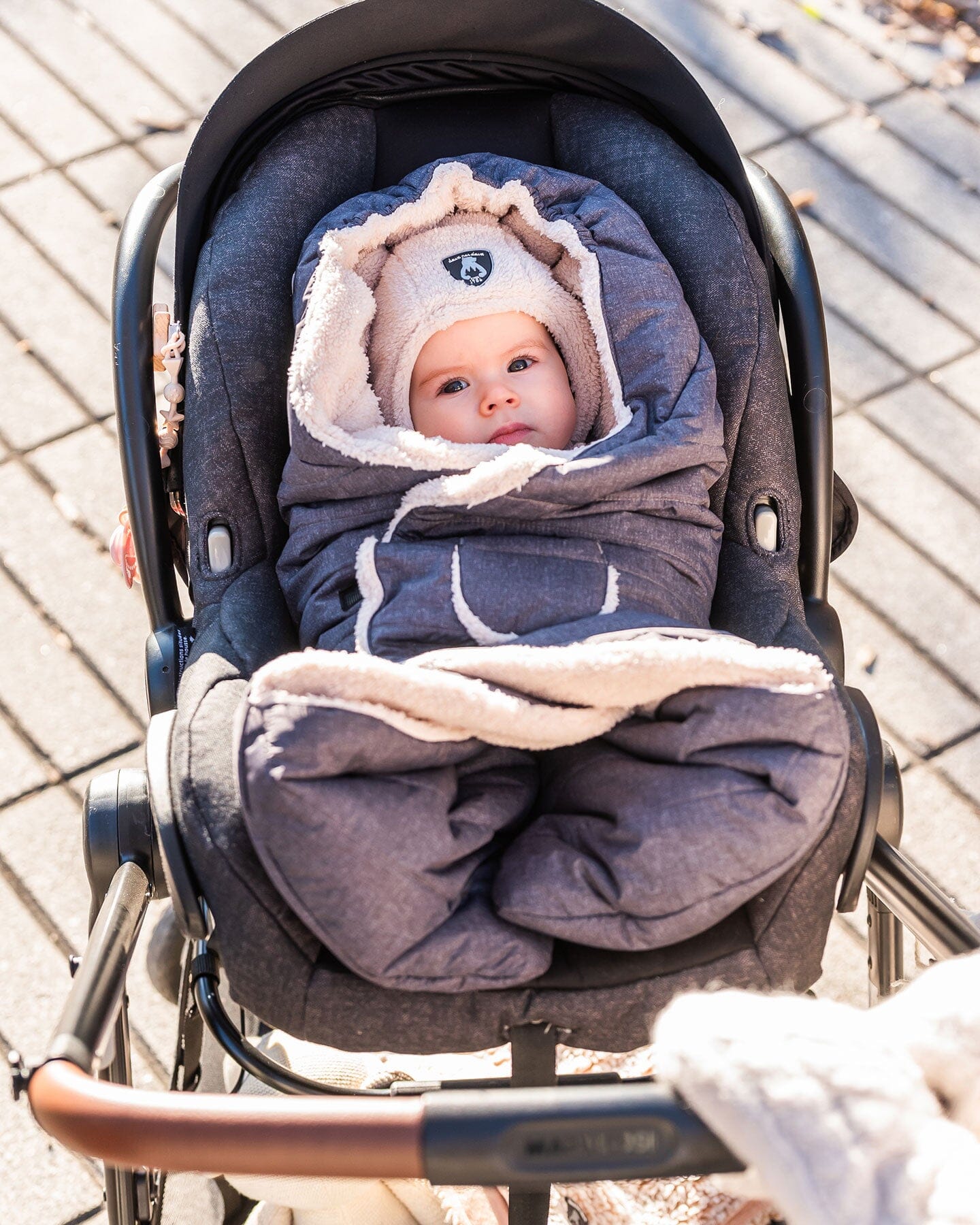 Snuggly Wrap Black For Car Seat And Stroller - Image 4